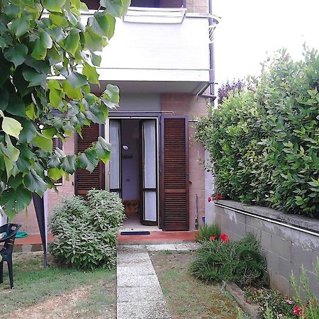 Bed And Breakfast Catherina Ponsacco Bagian luar foto