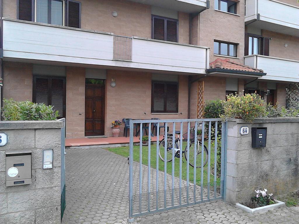 Bed And Breakfast Catherina Ponsacco Bagian luar foto