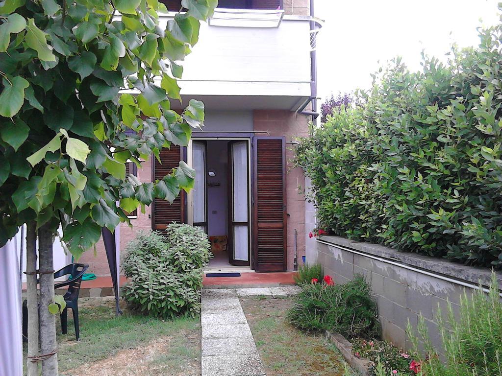 Bed And Breakfast Catherina Ponsacco Bagian luar foto